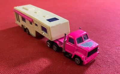 MAJORETTE Camion Truck 1:100 + Rimorchio N. 313 scala 1:60 metallo Rosa Pink - Immagine 1 di 3