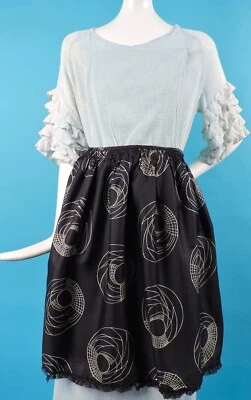 DELANTAL DE SEDA CON ESTAMPADO DE CÍRCULO GEOMÉTRICO VICTORIANO INUSUAL SIGLO XIX Foto 1 de 3