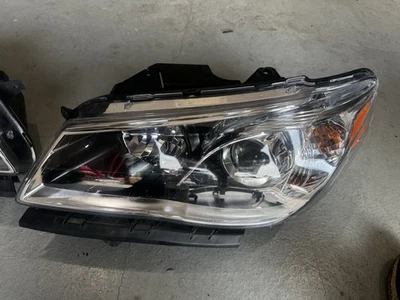 Левая фара в комплекте для седана Chevrolet SS 14 17 GM 92271623 LH - Изображение 1 из 4