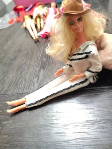 Vintage 1980 Winking Barbie Doll Mattel #1757 Twisting Western Outfit  - Bild 1 von 20