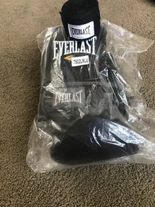 Everlast-Boxing-Gloves-7502LXLU-Training Black With Black Hand Wraps - Picture 1 of 3