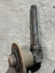 1 USED SATOH S-650G PARTS FRONT SPLINED STYLE Spindle And Hub - Picture 1 of 7