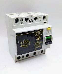 Interruptor de protección de corriente de fallo AEG Elfa VHFI 40/0,03 - 4 SK 40A - Imagen 1 de 5