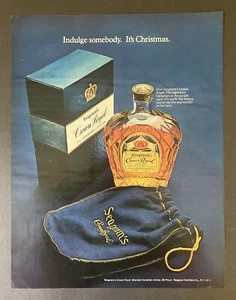 Seagram's Crown Royal Whisky Legendary Purple Sack Botella 1971 Anuncio impreso vintage - Imagen 1 de 2