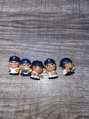 TEENYMATES MLB  FIGURE 1" INCH Detroit Tiger's 5pc Cover