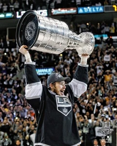 Dustin Brown Los Angeles Kings Unsigned 2012 SC Champs Raises Cup Photo - Picture 1 of 1
