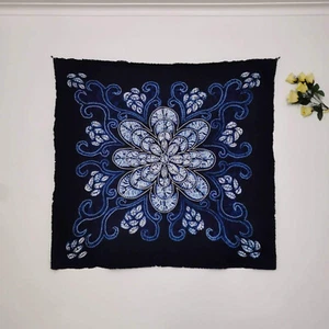 Batik Blumen Tischdecke, Shibori Tischdecke, Indigo Baumwolle, Handstickerei - Bild 1 von 10