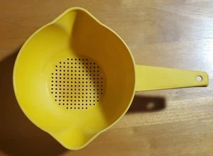 Vintage TUPPERWARE 1 QUART Small Size 1200-3 YELLOW STRAINER Colander USA - Picture 1 of 12