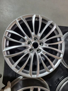 Una singola ruota posteriore nuova OEM 10,5x20 pollici Alfa Romeo 8C Competizione - Foto 1 di 6