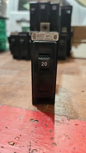 Cutler-Hammer/BAB1020 20 amp-Pole Bolt on 120/240 VAC Circuit Breaker - Picture 1 of 6