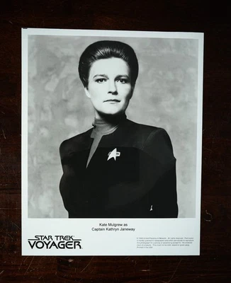 "Star Trek: Voyager" (1995) press kit photo - Kate Mulgrew - Image 1 of 2