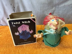 M•Vintage Twist Witch Control Sónico Sonido Activado Caminar Halloween Utilería Verde - Imagen 1 de 11
