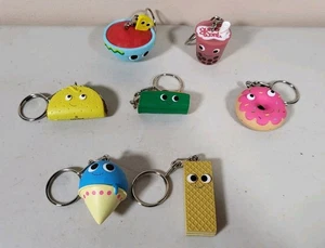 Kidrobot Yummy World Snack Attack / Delicioso-Licious Lote Mixto de 7 Llaveros - Imagen 1 de 5