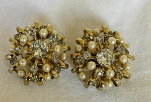 Kramer of N.Y. Signed Clear Stone and Crystal And Pearl Vintage Clip Earrings - Picture 1 of 12