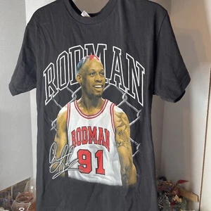 DENNIS RODMAN BULLS T Shirt Black Size Medium Graphic Tee - Picture 1 of 5