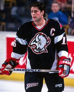 Pat LaFontaine on Ice Action Throwback Buffalo Sabres 8x10 NHL Hockey Photo - Picture 1 of 1