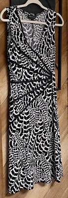 VESTIDO MUJER ROPA CONECTADA. TALLA: 8. SIN MANGAS. CUELLO EN V. BLANCO Y NEGRO Foto 1 de 4