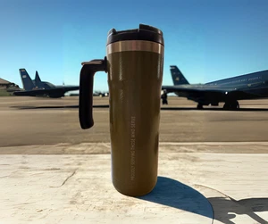 NEU Starbucks x Stanley "Proudly Serving Those Who Serve" 20oz Military Mug - Bild 1 von 5