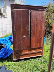 Cedar Wardrobe - Picture 1 of 2