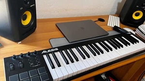 Alesis V49 – 49 key USB MIDI Keyboard Controller very good condition - Picture 1 of 3