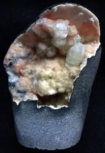STUNNING POINTED APOPHYLLITE CRYSTALS ON PINK MATRIX MINERALS SPECIMENS - Picture 1 of 3