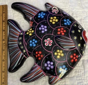 Volkskunst Fisch Wandhänger 8" schwarz mit HP Blumen mexikanische Keramik - Bild 1 von 5