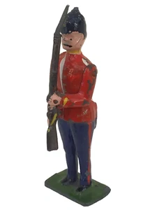 Vtg Cast Metal British Soldier Guard Red Coat Bayonet Hinged Shoulders Figurine - Picture 1 of 12