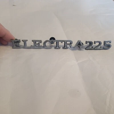 Buick Electra 1970 emblema 1/4 panel lado del pasajero 225 GM OEM bonito cromo 70 Foto 1 de 4