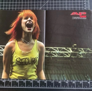 Póster de Paramore Hayley Williams The Devil Wears Prada a doble cara música 2010 - Imagen 1 de 7