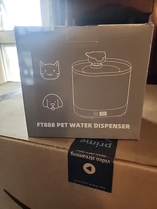 Pet Water Dispenser 2.2 L - Picture 1 of 2
