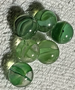 Menge 6 grüne Wirbel Glasmurmeln - Katzenauge & Band Stil - Bild 1 von 3