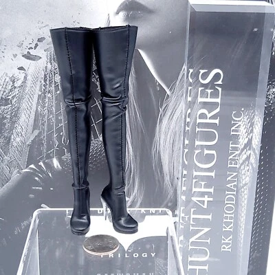 Hot Toys MMS627 Catwoman Dark Knight Trilogy 1/6 action Figure's Boots & Pegs - Image 1 of 4
