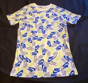 Nike Youth Sportswear With Logo Name All Over Print T-Shirt XL - Picture 1 of 5