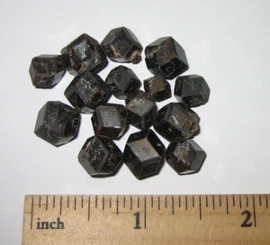 15 PEQUEÑOS CRISTALES DE GRANATE ANDRADITA DE ALTA CALIDAD 0,25""- 0,35"" DE MALI 18,5g *2 - Imagen 1 de 4