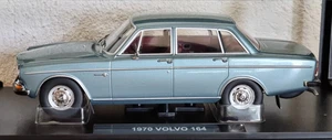 Volvo 164 (1970) Steel Blue Metallic TRIPLE9 T9-1800372 OVP 1:18 - Imagen 1 de 6