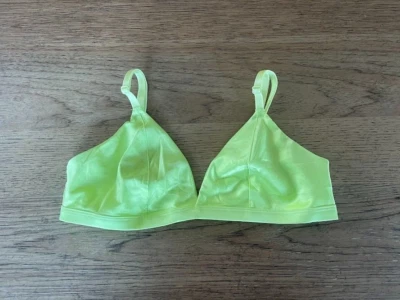 Victoria's Secret Lime Citron Green MEDIUM DD  Tease Wireless Triangle Bralette - Image 1 of 2