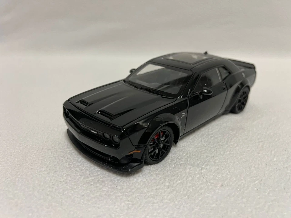 1:24 Dodge Challenger Hellcat Alloy Diecast Toy Car Model Sound Light Pull Back - Image 1 of 4