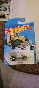 Hot Wheels Street Beasts 2/10 (2017) Yellow Eevil Weevil Car 169/250 - Picture 1 of 3