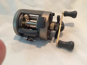 Fishing Reels NEW VINTAGE QUANTUM IR3 BAITCAST REEL REEL (circa1990's) - Picture 1 of 2
