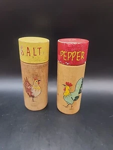 Vintage WOOD Wooden Chicken Rooster Salt & Pepper Shakers - Picture 1 of 7