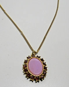 Vintage Kostüm ovaler Anhänger lila Steine goldfarbene Kette 16 Zoll - Bild 1 von 3