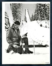 INVENTIONS TECHNICIAN SETS SKI JUMPERS TAKE OFF SPEEDOMETER 1958 VTG Photo Y 131