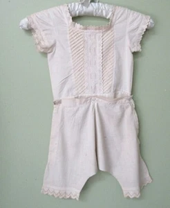 VICTORAIN BOYS WHITE COTTON OUTFIT / BEAUTIFUL DETAILS / 22" CHEST - Picture 1 of 6