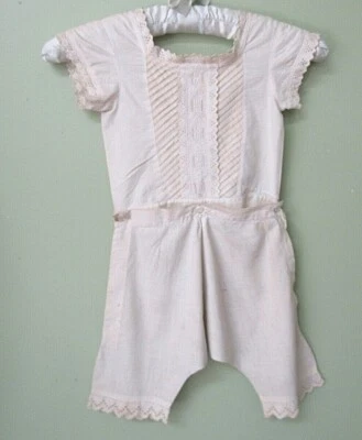 VICTORAIN BOYS WHITE COTTON OUTFIT / BEAUTIFUL DETAILS / 22" CHEST - Image 1 of 4
