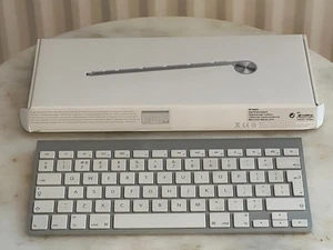 Genuine Apple Wireless Magic Keyboard 1 (A1314) - White/Silver - QWERTY BRITISH - Picture 1 of 11