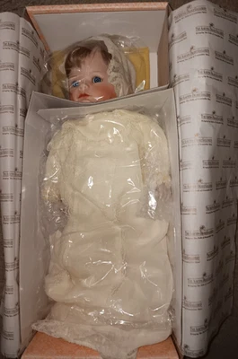 Muñeca de colección 1992 Ashton Drake Galleries "Carolin" de la colección Heart Foto 1 de 3