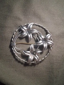 Vintage Marked Sterling Silver Floral Brooch Pin Round Twisted Rope Border - Picture 1 of 1