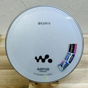 Walkman CD Sony D-NE730 bianco con telecomando auricolare cablato funzionante dal Giappone - Foto 1 di 10