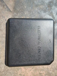 99 06 Chevy Truck Silverado Sierra Yukon Under Hood Fuse Box Panel Cover Lid OEM - Picture 1 of 6