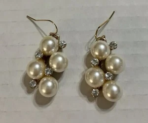 Betsey Johnson Large Gold White Faux Pearl Crystals Wire Dangle Earrings EUC - Picture 1 of 11